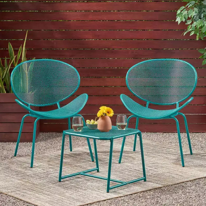 Christopher Knight Home James 3-teiliges Outdoor-Sitzgruppen-Set mit pulverbeschichteten Eisenschalenstühlen und Netzgewebe-Tisch