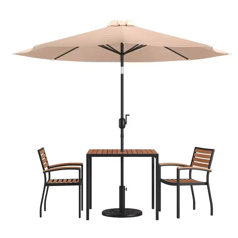 Emma und Oliver 5-teiliges Terrassentisch-Set - 2 stapelbare Stühle aus synthetischem Teakholz-Imitat - Tisch aus Teakholz-Imitat - Sonnenschirm mit Ständer