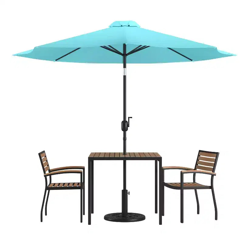 Emma und Oliver 5-teiliges Terrassentisch-Set - 2 stapelbare Stühle aus synthetischem Teakholz-Imitat - Tisch aus Teakholz-Imitat - Sonnenschirm mit Ständer