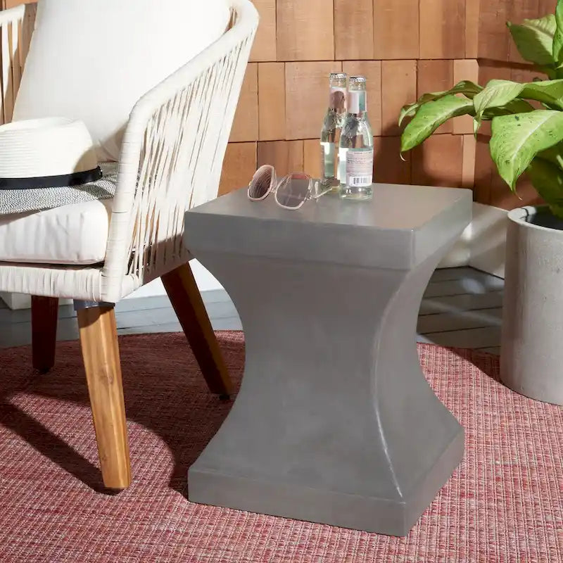 Beton-Akzenttisch für drinnen/draußen – 34,8 x 34,8 x 45 cm