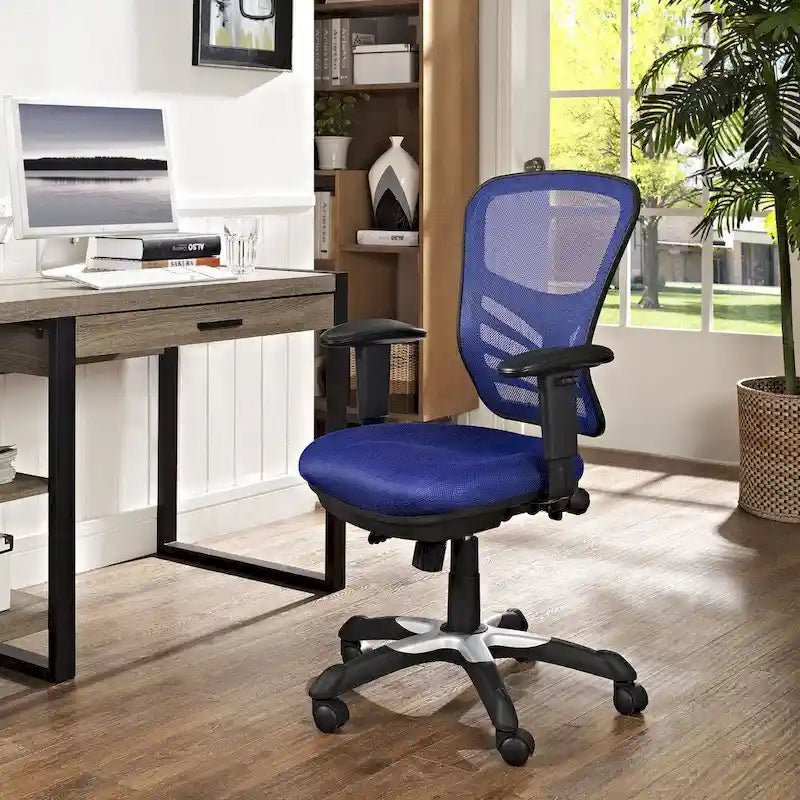 Ergonomischer Bürostuhl mit Netzrückenlehne und verstellbaren Armlehnen