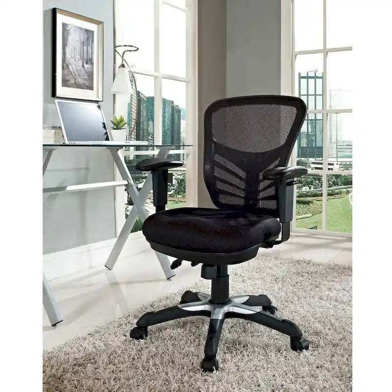 Ergonomischer Bürostuhl mit Netzrückenlehne und verstellbaren Armlehnen