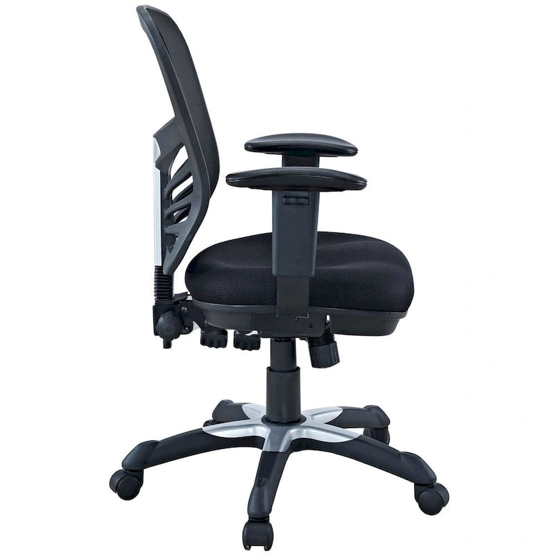Ergonomischer Bürostuhl mit Netzrückenlehne und verstellbaren Armlehnen