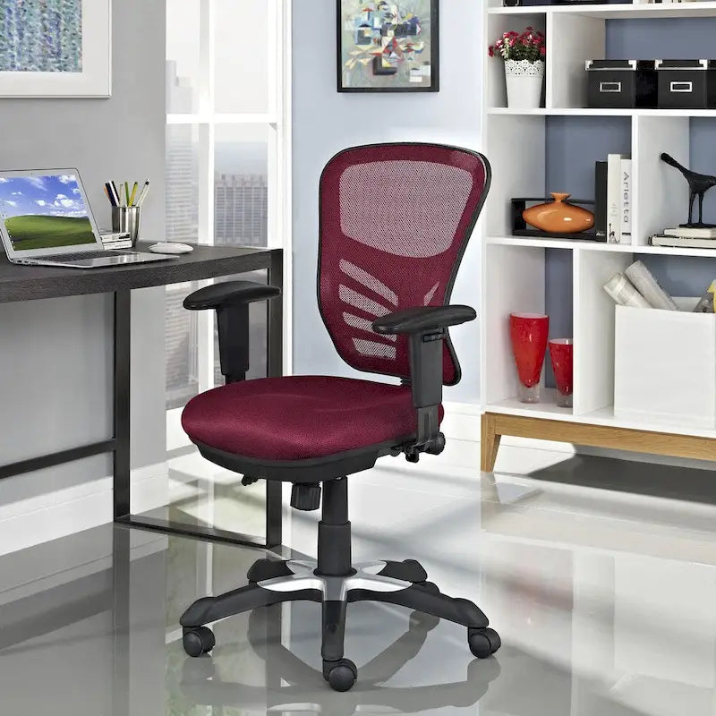 Ergonomischer Bürostuhl mit Netzrückenlehne und verstellbaren Armlehnen
