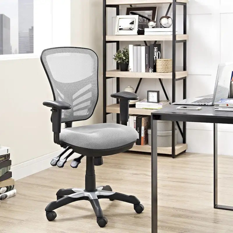 Ergonomischer Bürostuhl mit Netzrückenlehne und verstellbaren Armlehnen