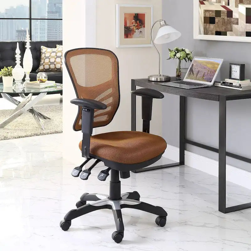 Ergonomischer Bürostuhl mit Netzrückenlehne und verstellbaren Armlehnen