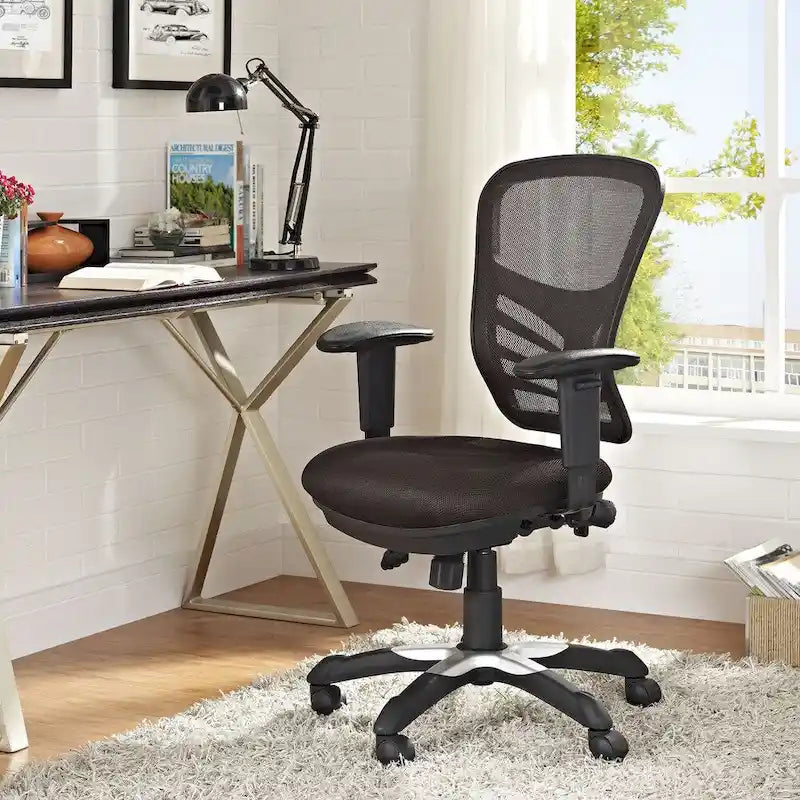 Ergonomischer Bürostuhl mit Netzrückenlehne und verstellbaren Armlehnen